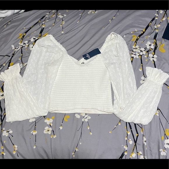Hollister Long Sleeve Crop Top - Picture 2 of 3